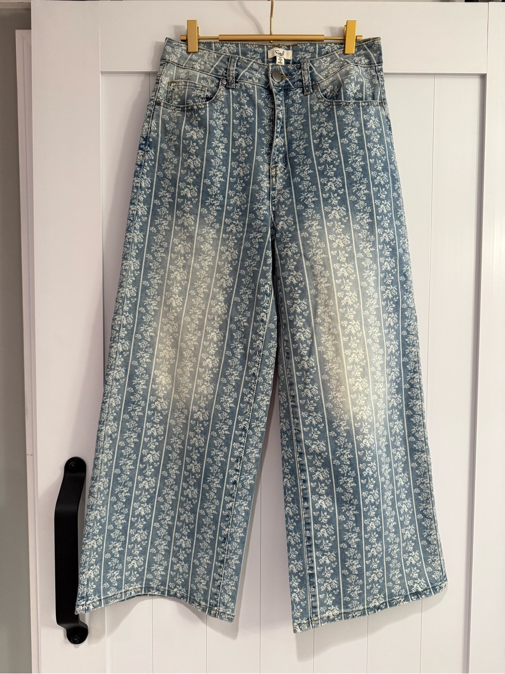 Easel Floral Print Mineral Washed stretch jeans size M